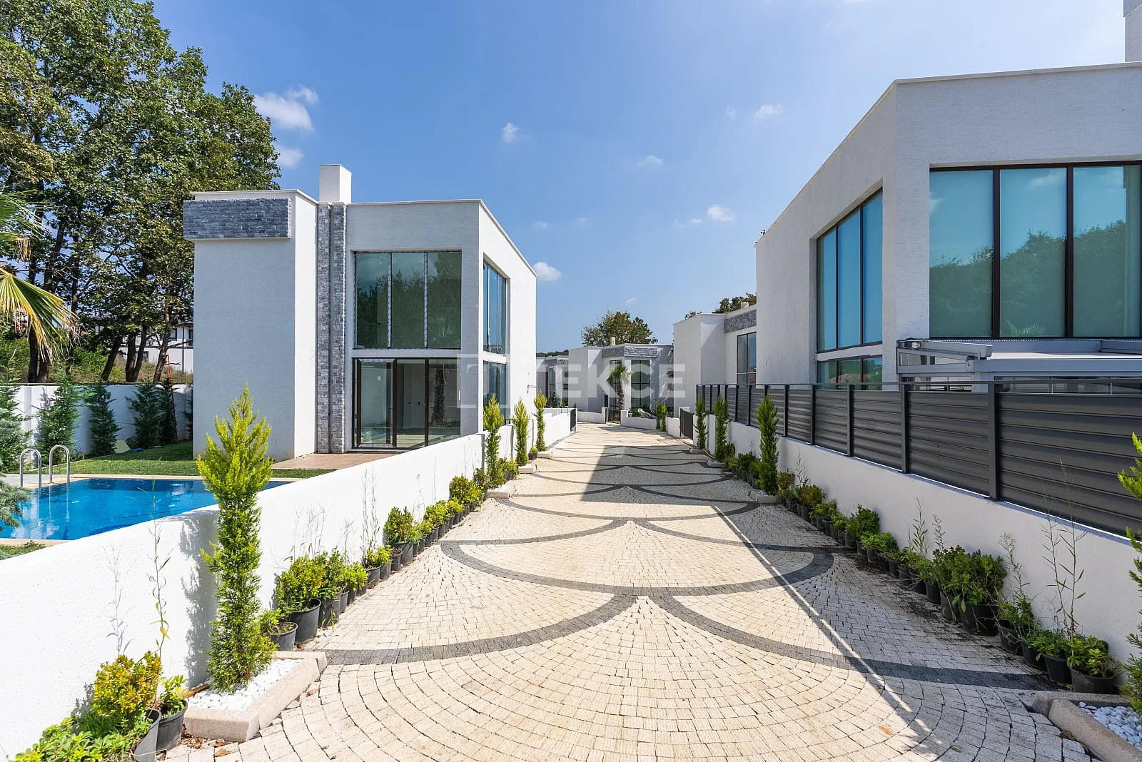 4-Bedroom Villa with Private Pool in Istanbul, photo 5