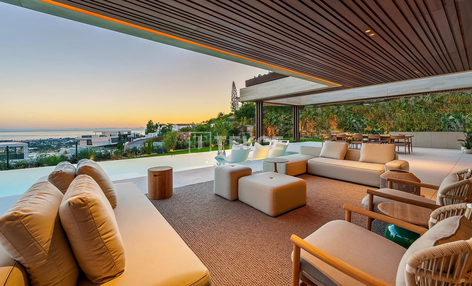6-Bedroom Villa with Sea and Mountain Views in Benavista, photo 2