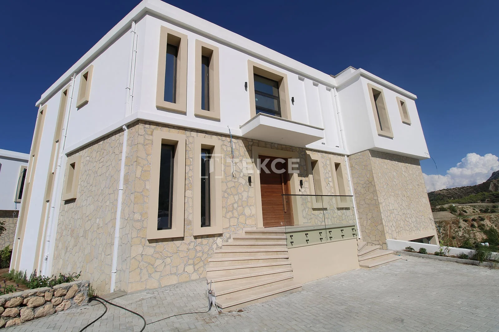6-Bedroom Villa with Private Pool and Sea View in Kyrenia, photo 4