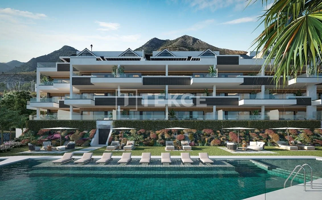 3-Bedroom Apartment with Sea View in Benalmadena