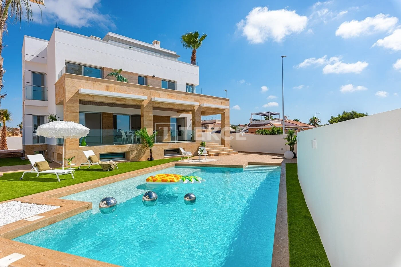 4-Bedroom Villa with Private Pool in Rojales