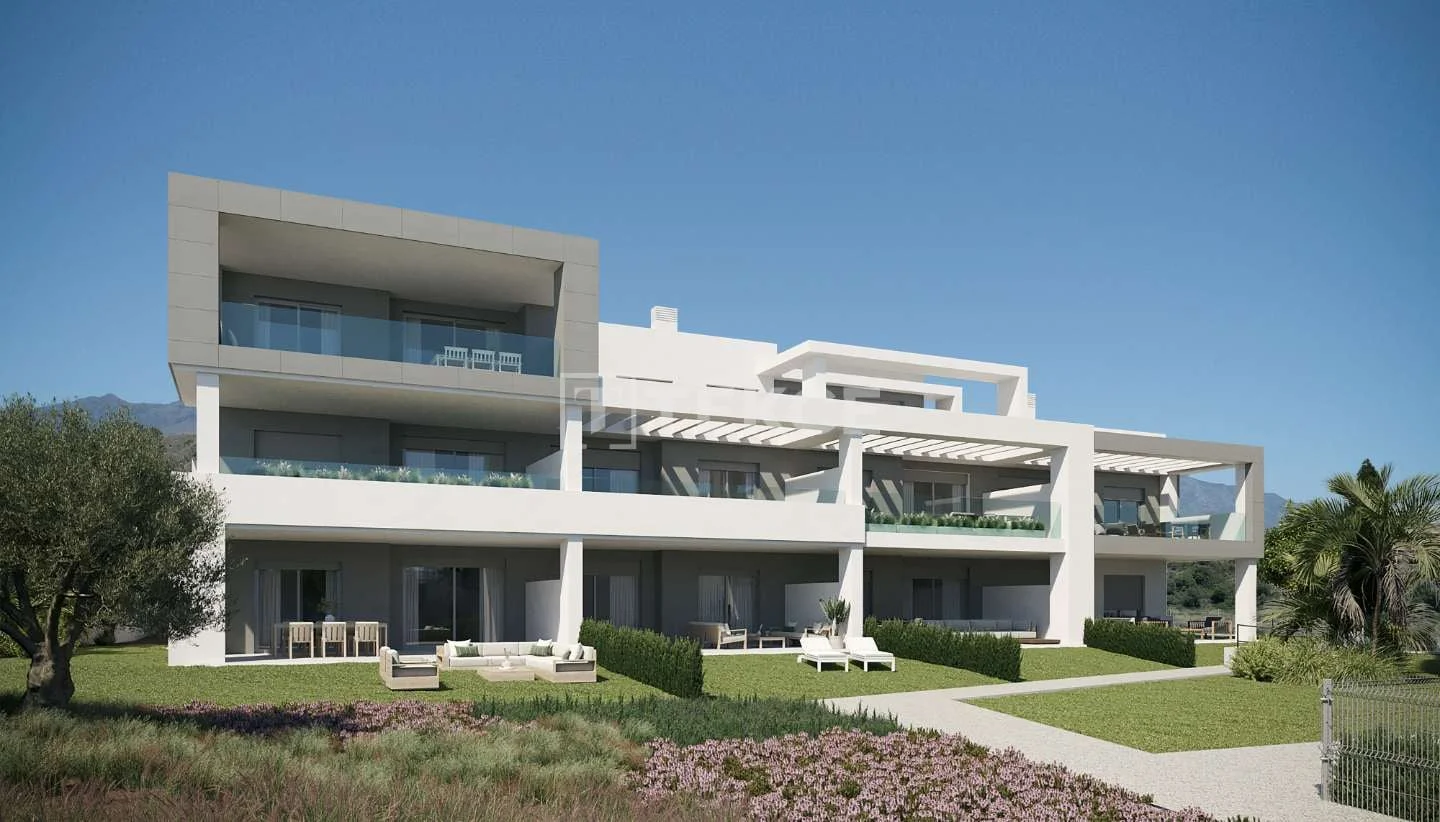 2-Bedroom Apartment with Sea View in Estepona, Costa del Sol, photo 2