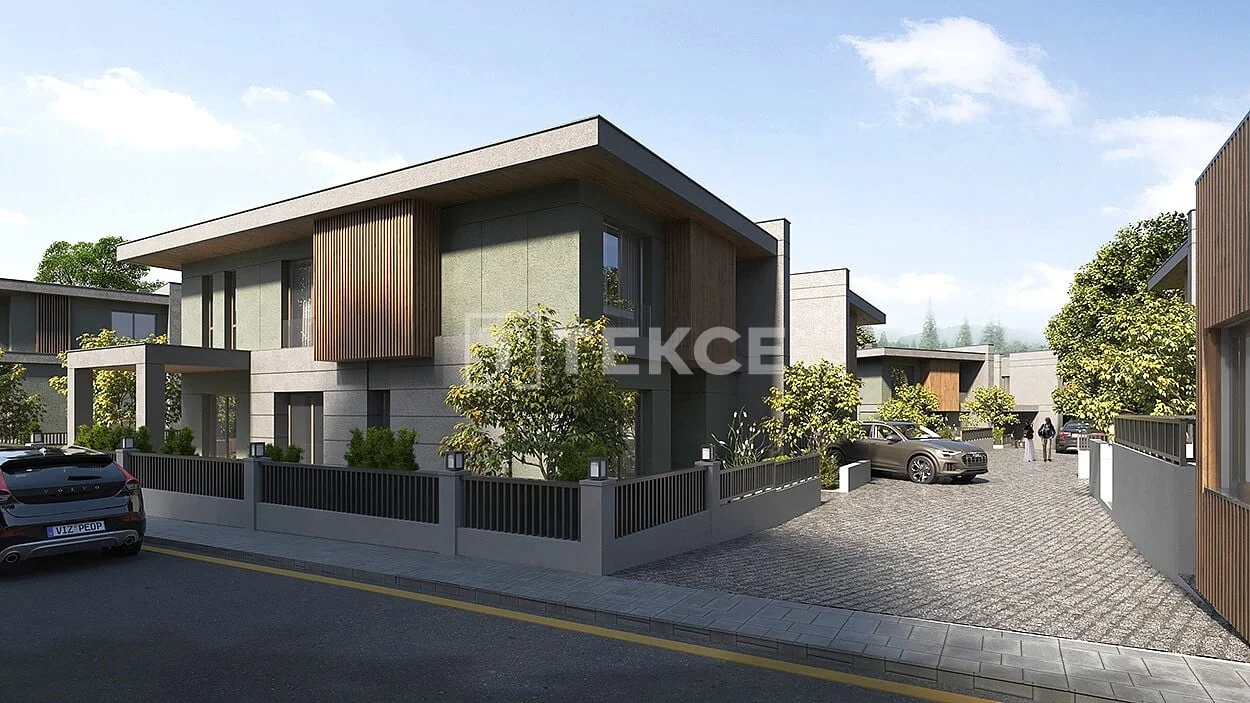 4-Bedroom Townhouse with Private Garden in Nilüfer, Bursa