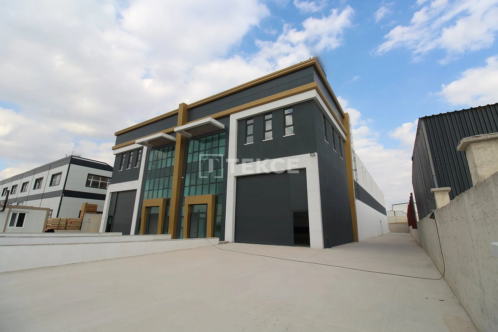 Commercial Complex with Manufacturing and Offices in Ankara, 1,700 m²