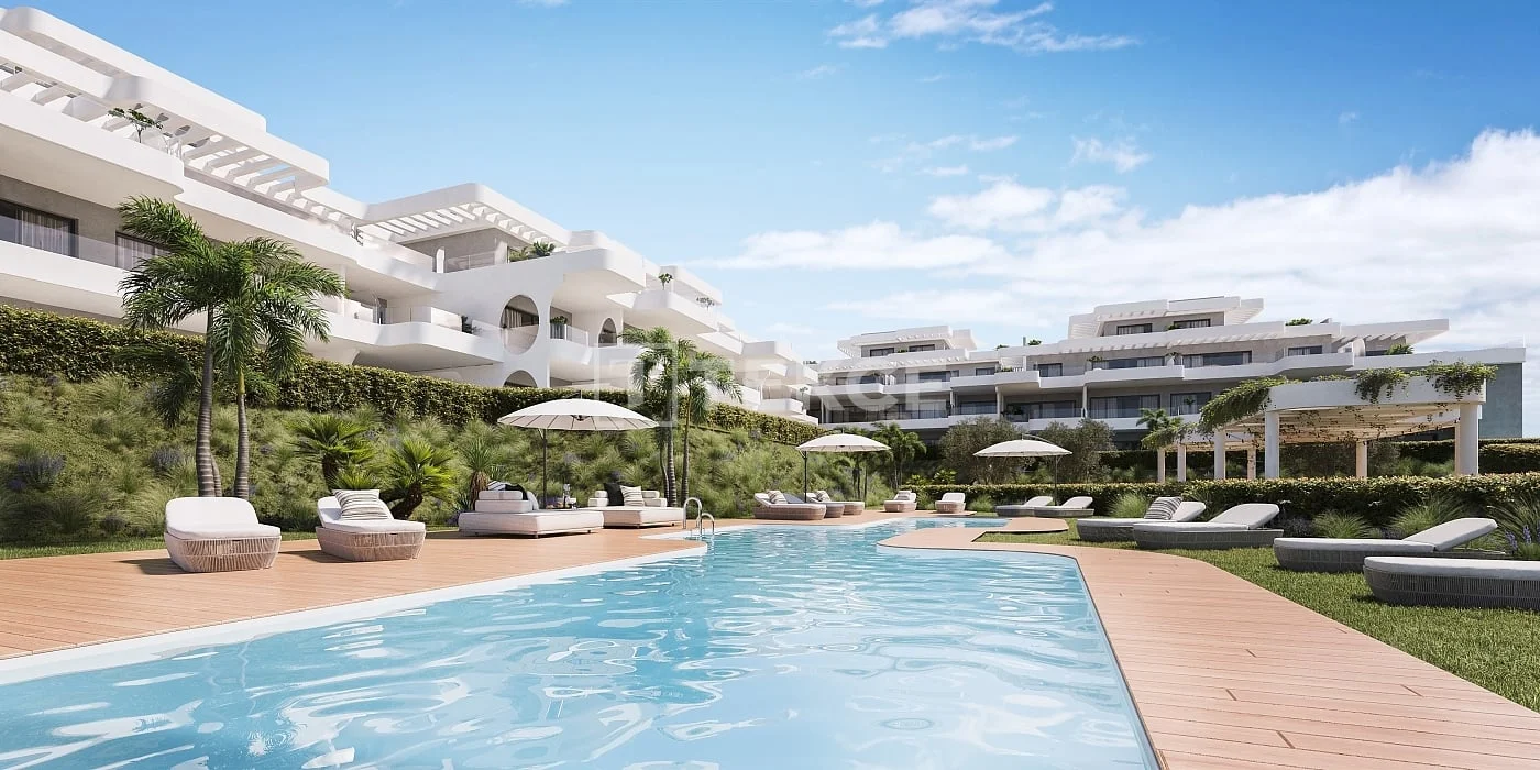 2-Bedroom Apartment with Sea View in Estepona