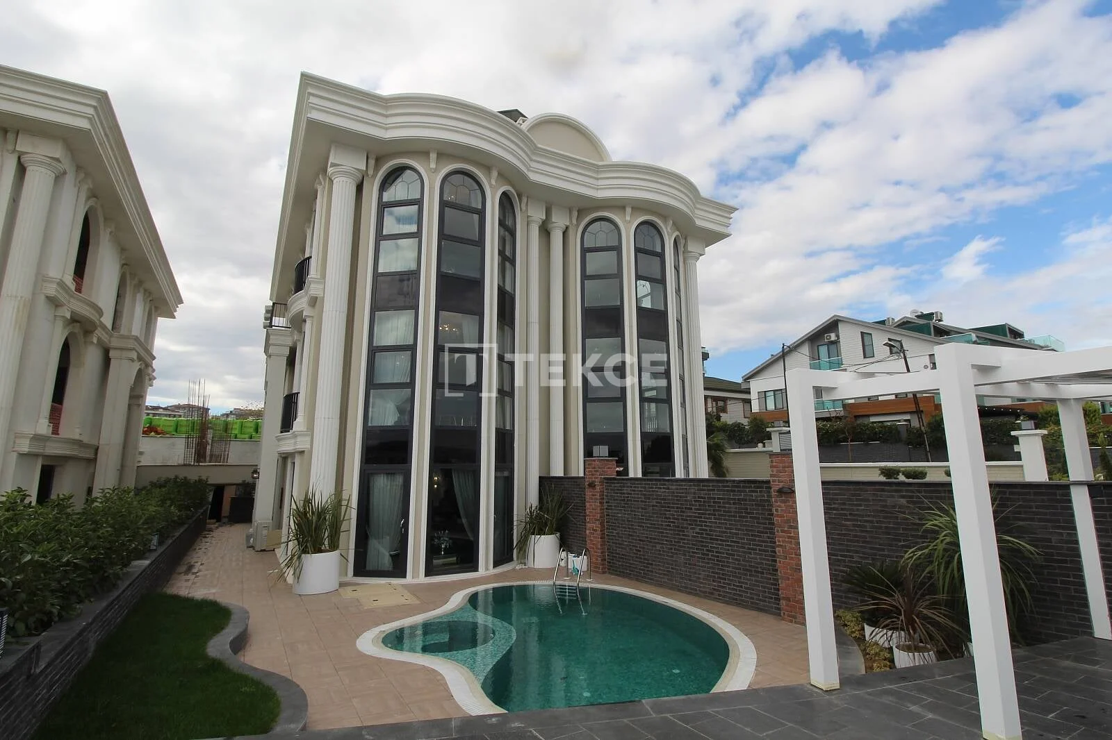 5-Bedroom Villa with Private Pool and Sea View in Buyukcekmece, Istanbul