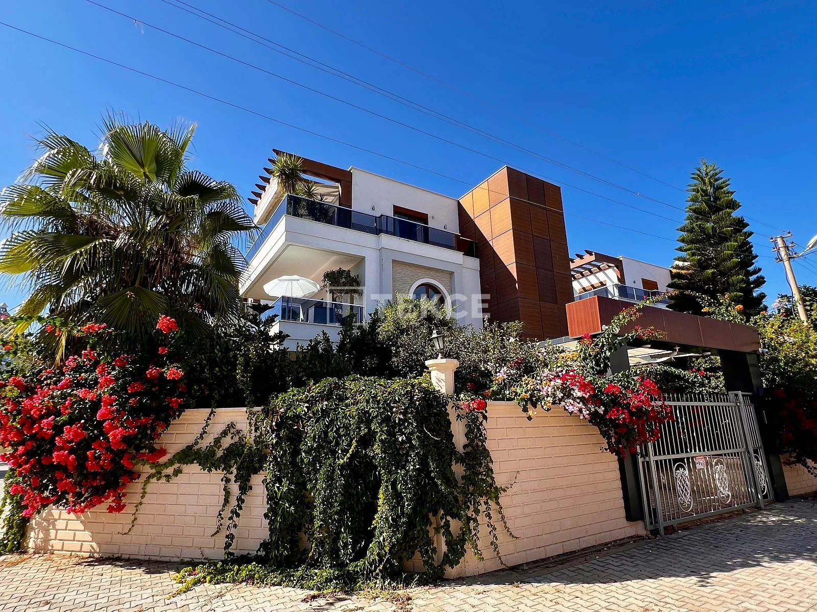 3-Bedroom Villa with Private Garden in Alanya, 500 m from the Beach