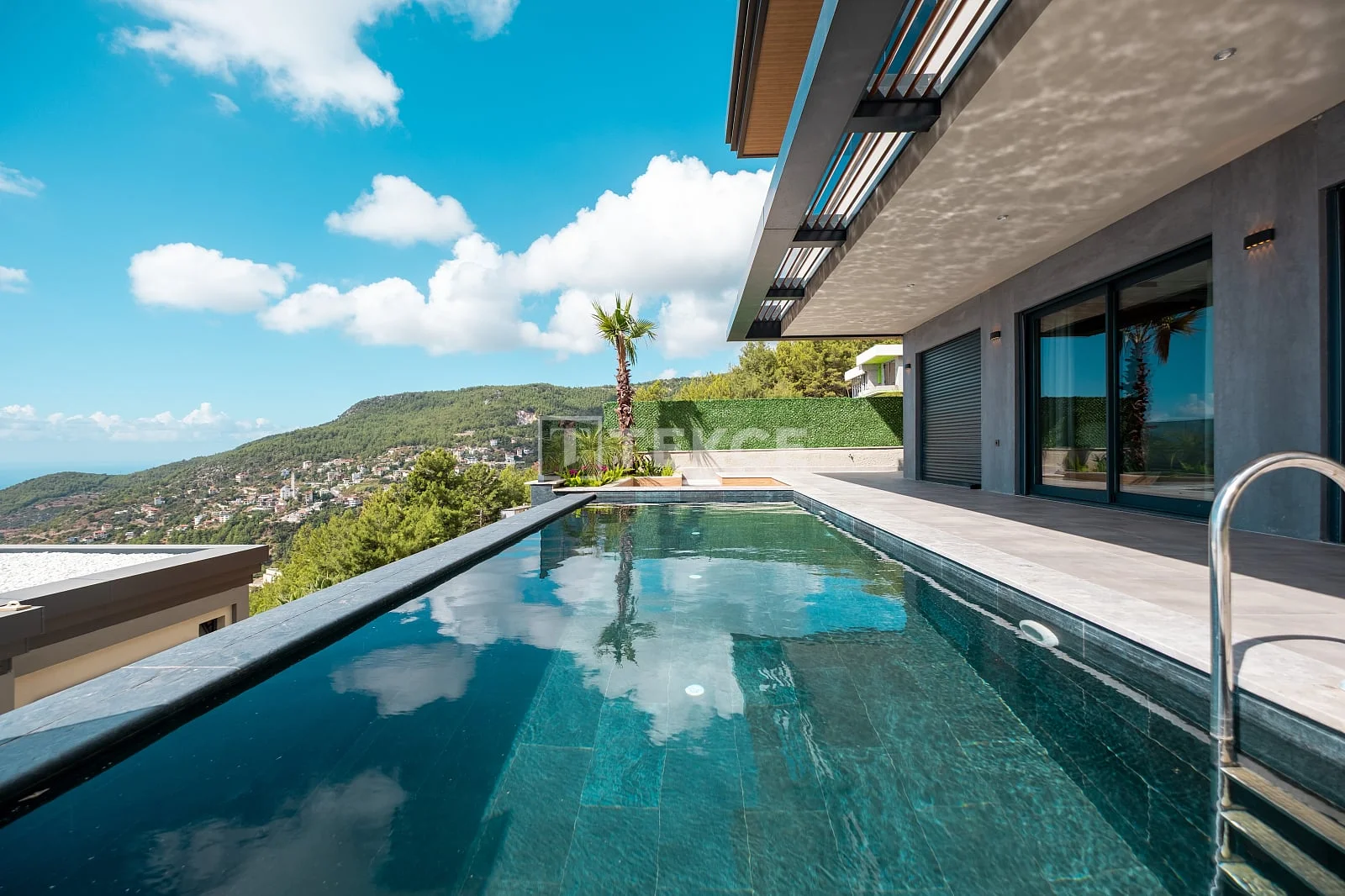 8-Bedroom Villa with Private Pool and Sea View in Alanya, photo 5