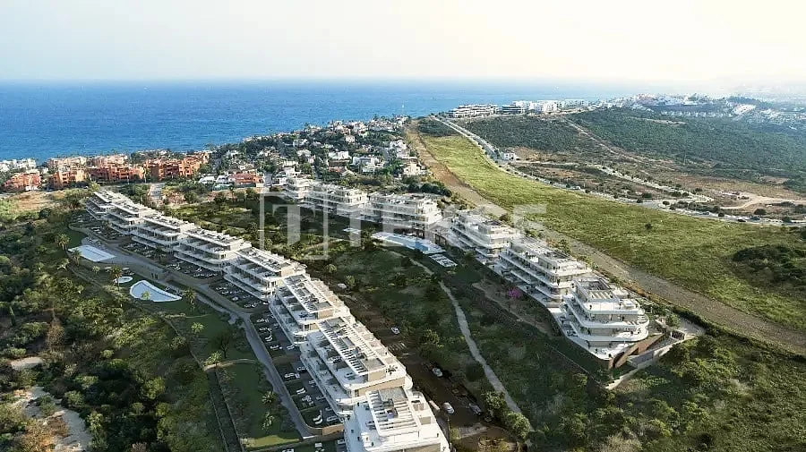 2-Bedroom Apartment with Sea View in Estepona, photo 4