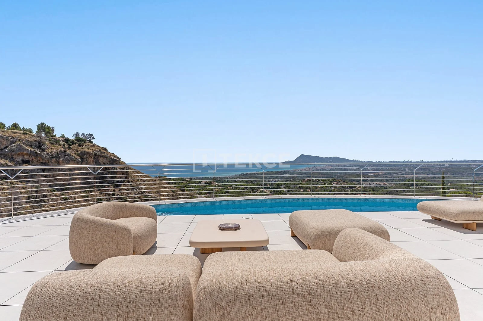 4-Bedroom Villa with Panoramic Sea View in Altea