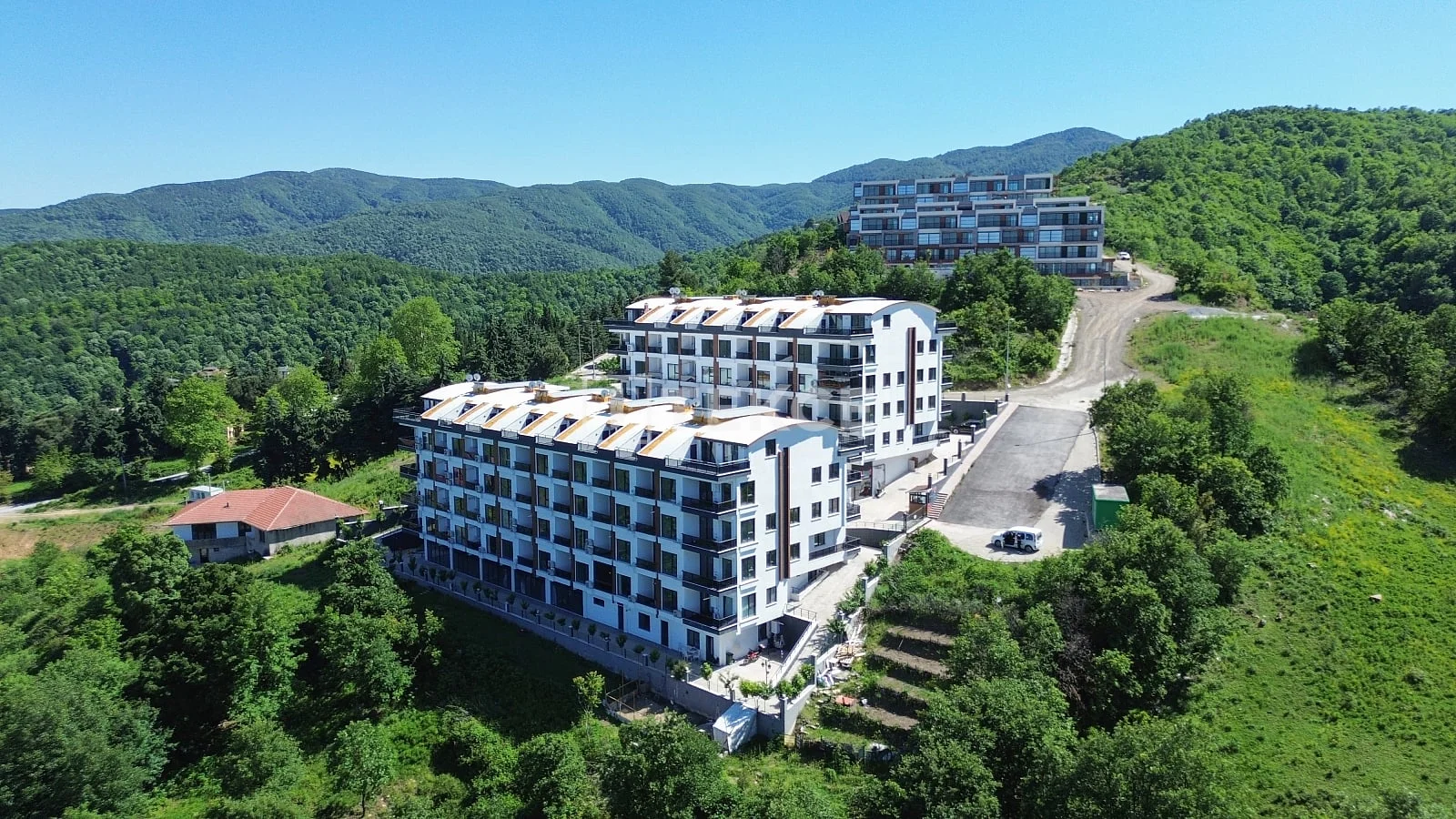 2-Bedroom Apartment with Sea and Lake Views in Yalova, photo 2