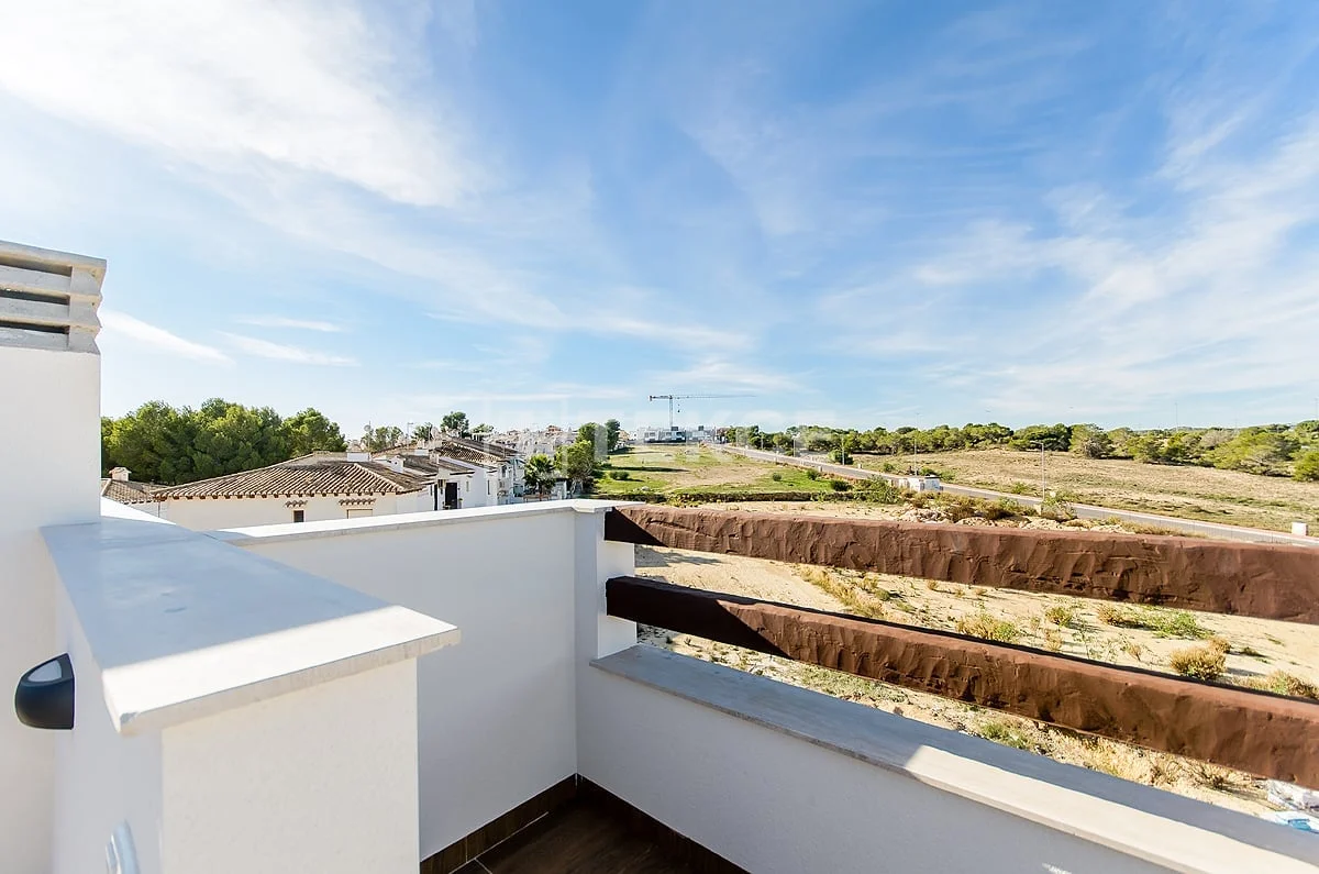2-Bedroom Penthouse with Terrace and Lake View in Torrevieja, photo 4