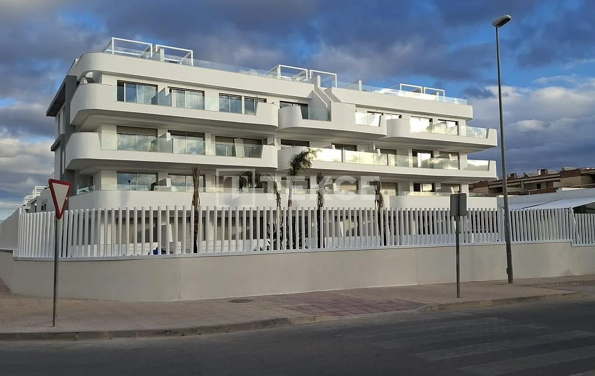 2-Bedroom Apartment with Terrace in Orihuela, Valencia, photo 2