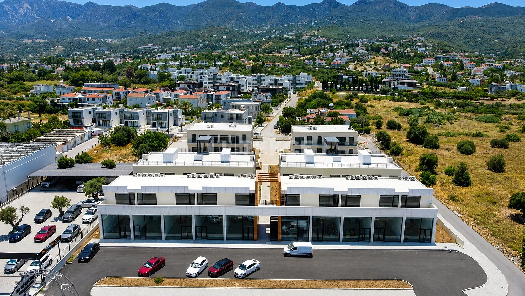 4-Bedroom Townhouse with Shared Pool in Kyrenia, photo 3