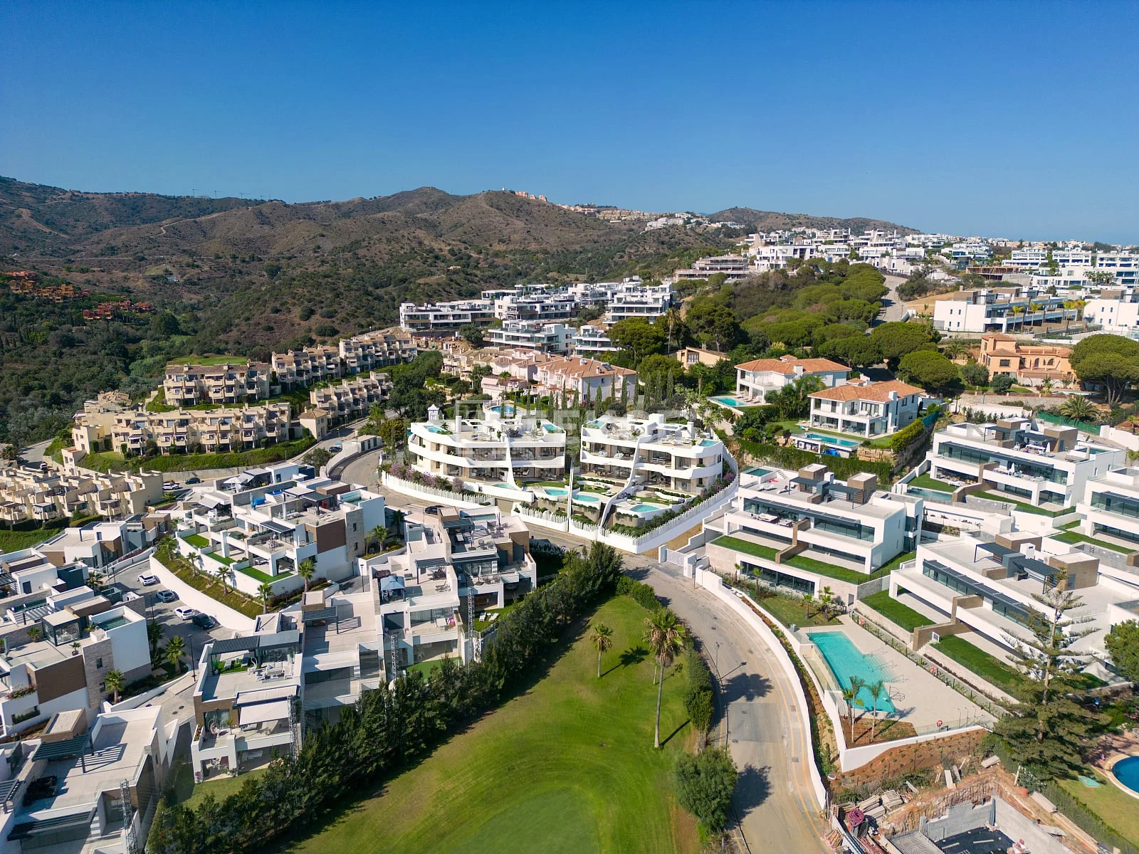 3-Bedroom Apartment with Private Pool and Sea View in Marbella, photo 5