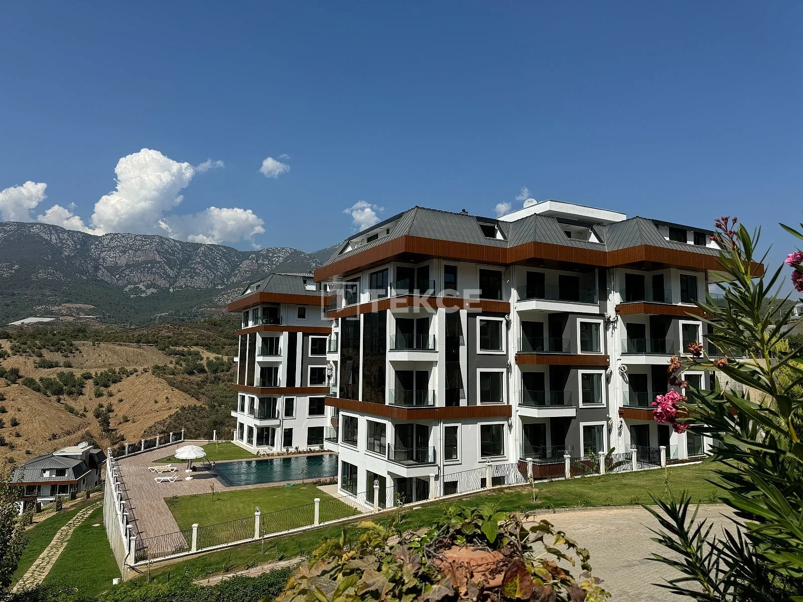 1-Bedroom Apartment with Sea View in Kargicak, Alanya, photo 3