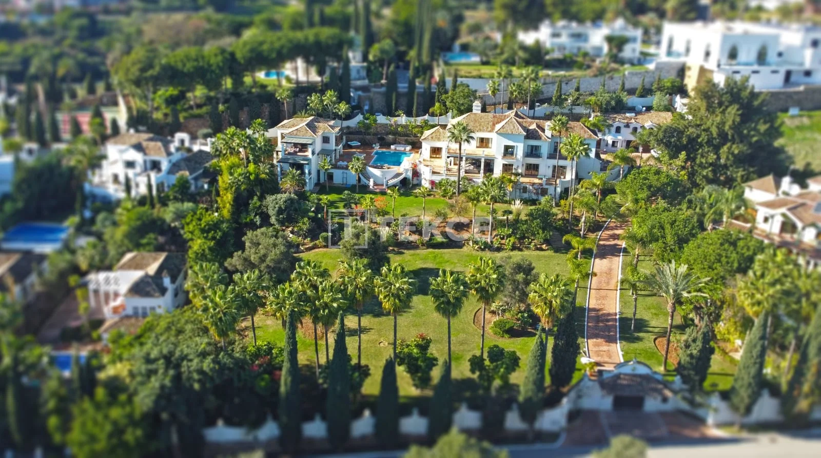 15-Bedroom Villa with Sea View and Private Pool in Benahavis, photo 2