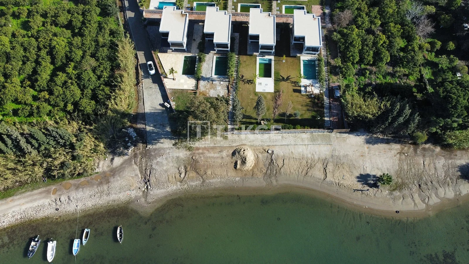 3-Bedroom Beachfront Villa with Private Pool in Milas, photo 4