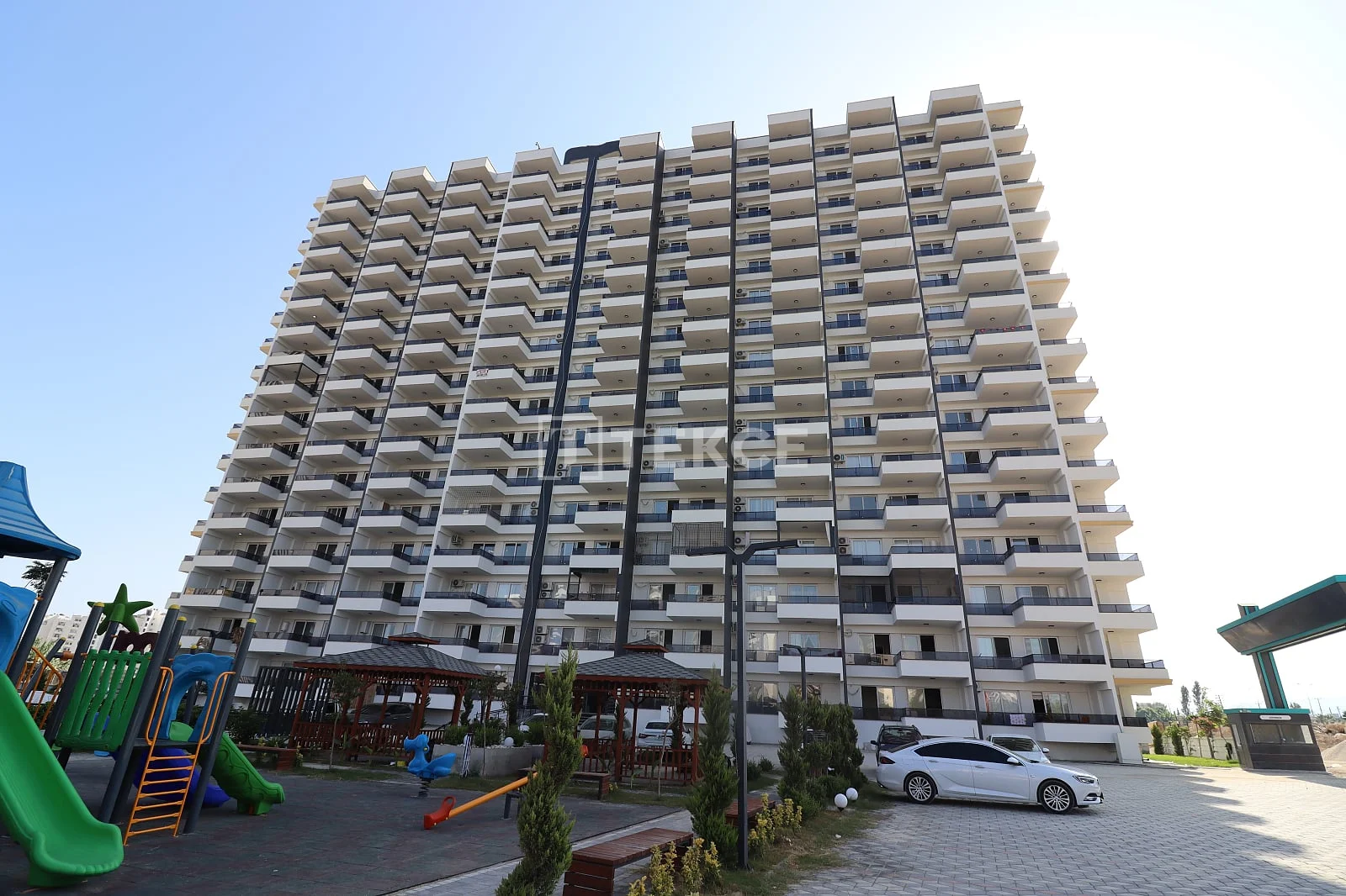 2-Bedroom Apartment with Mountain and City Views in Mersin