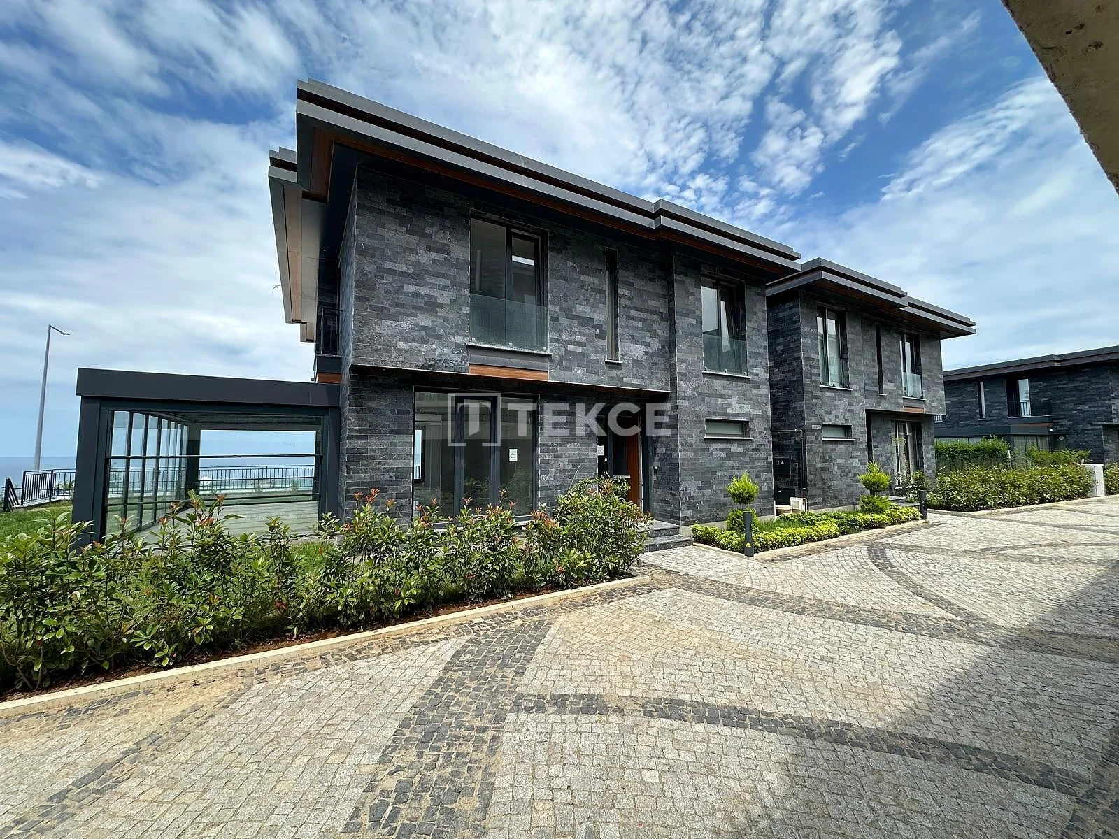 5-Bedroom Duplex Villa with Private Pool and Sea View in Trabzon