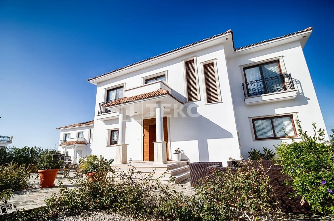 3-Bedroom Villa with Private Pool on the Beach in Kyrenia, photo 4
