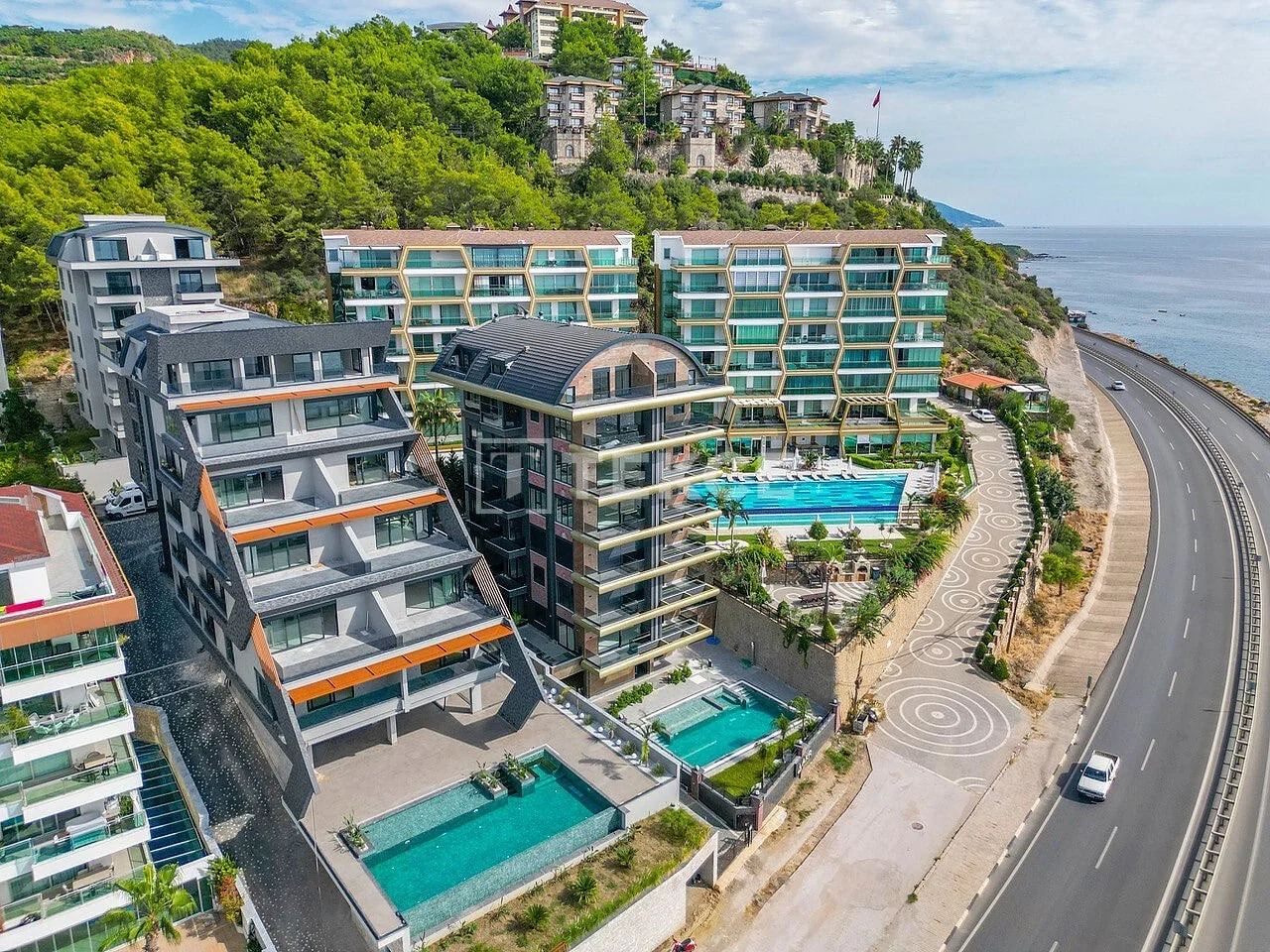2-Bedroom Beachfront Apartment with Sea View in Kargicak, Alanya