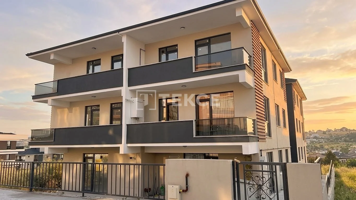 2-Bedroom Apartment with City View in Yalova