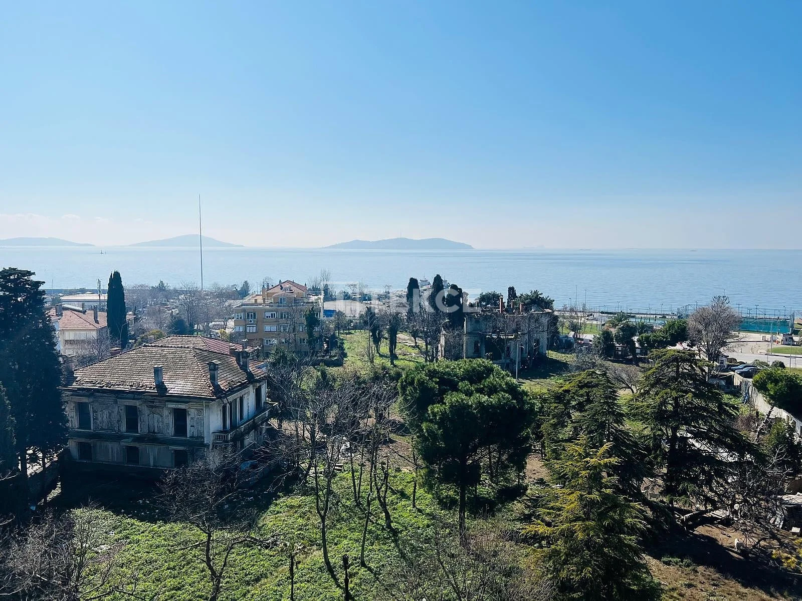 3-Bedroom Apartment with Sea and City Views in Kadikoy, Istanbul