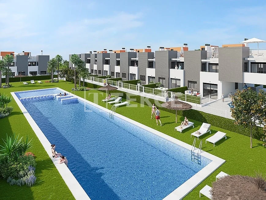 2-Bedroom Apartment with Garden in Torrevieja
