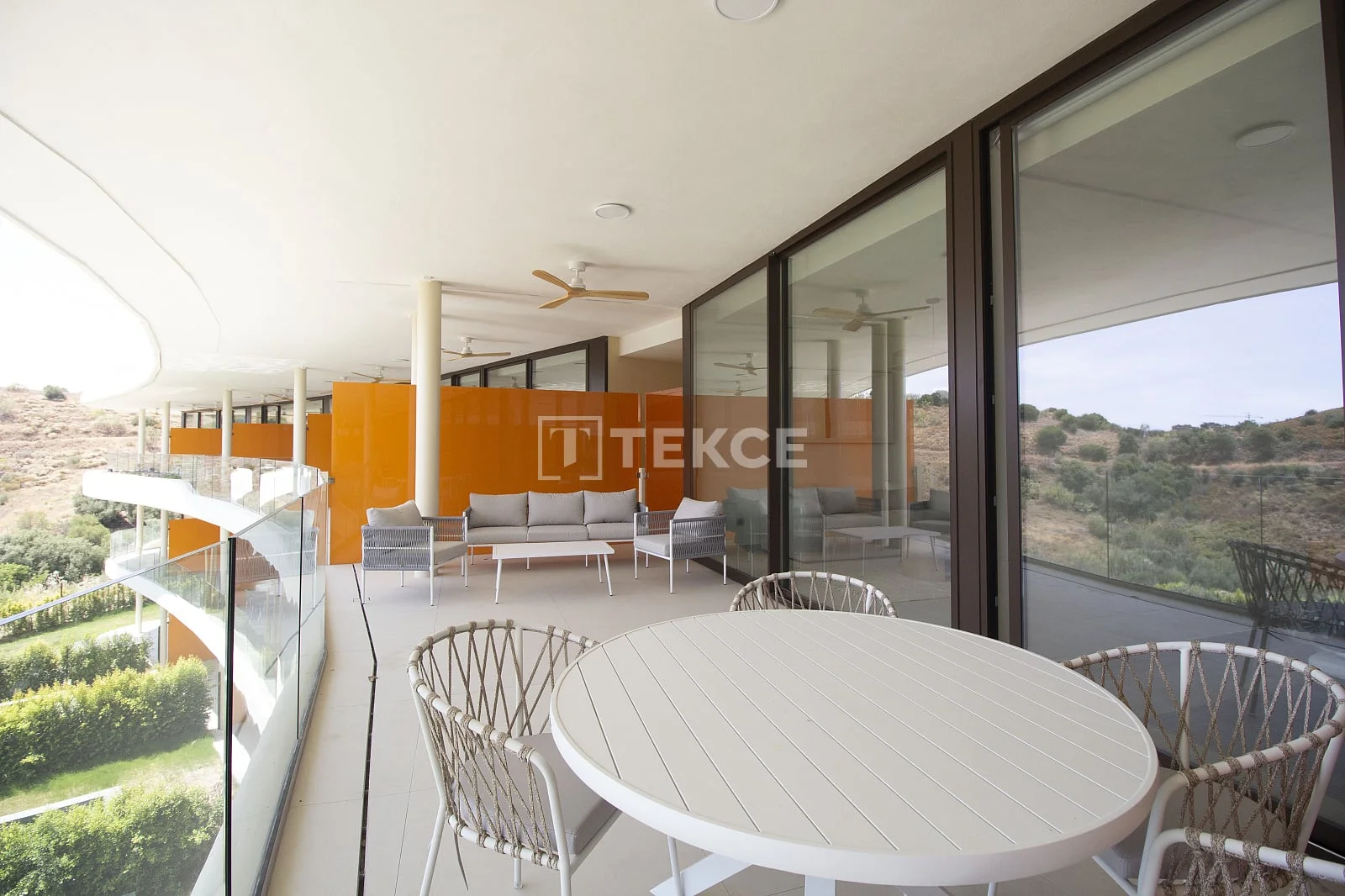 2-Bedroom Apartment with Mountain View Terrace in Fuengirola, photo 2