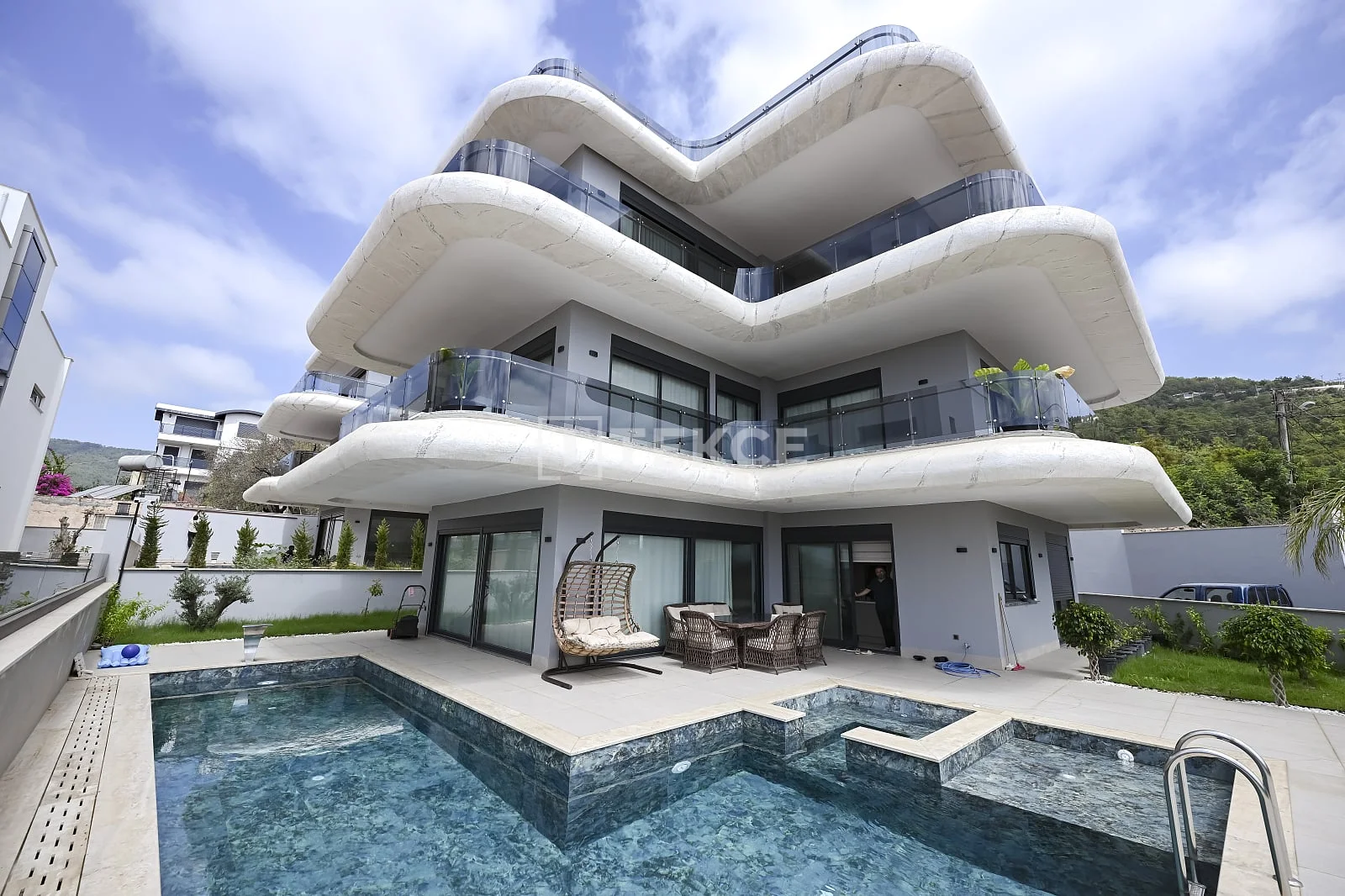 5-Bedroom Villa with Sea and Mountain Views in Alanya