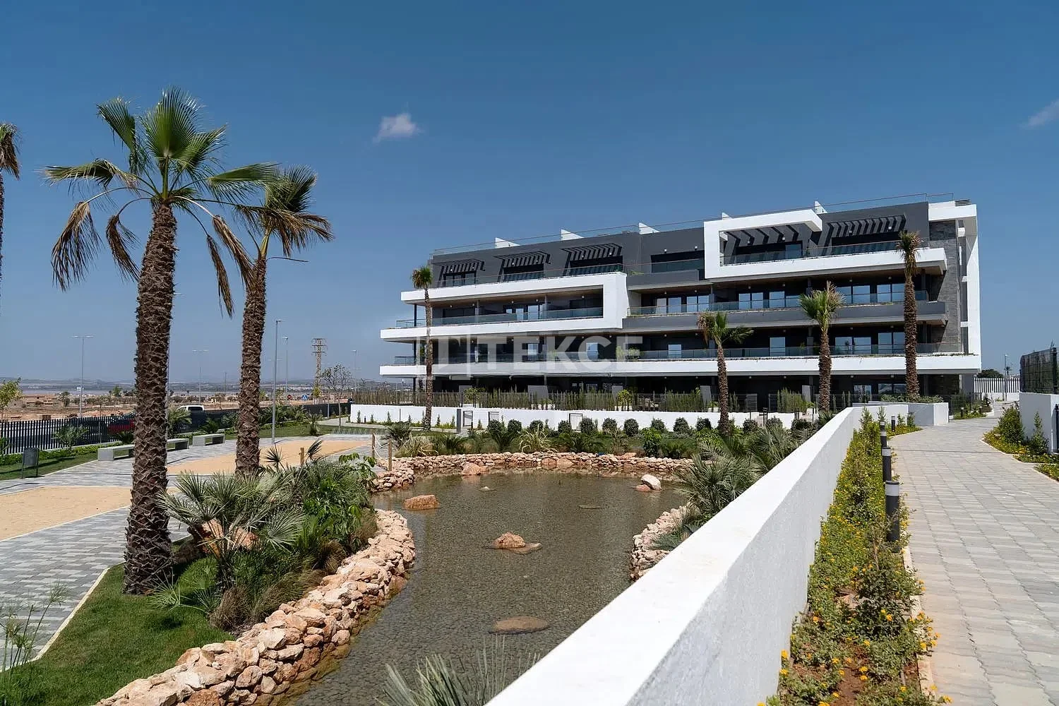 3-Bedroom Apartment with Shared Pool in Torrevieja, photo 4