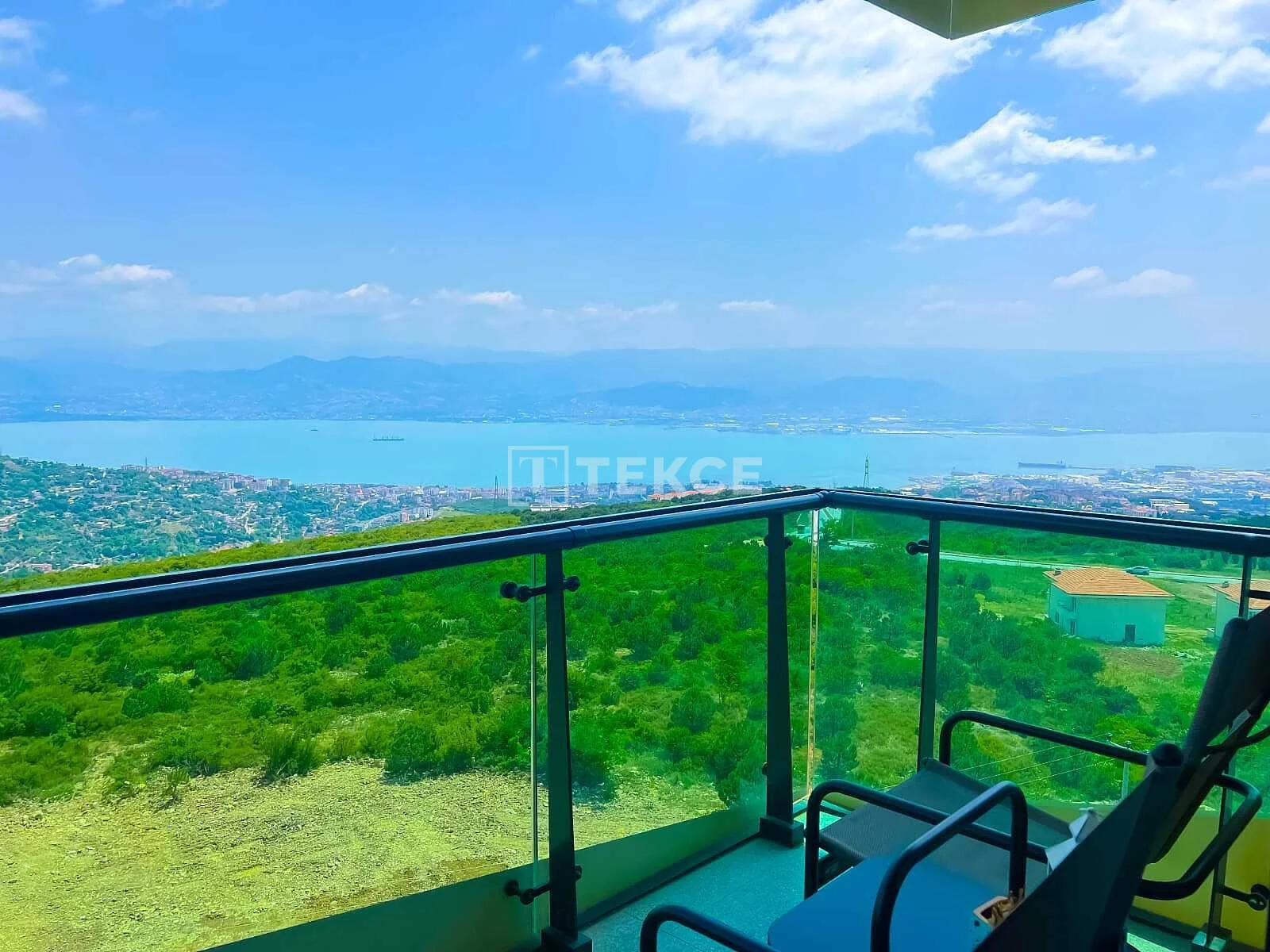 3-Bedroom Apartment with Sea View in Izmit, Turkey