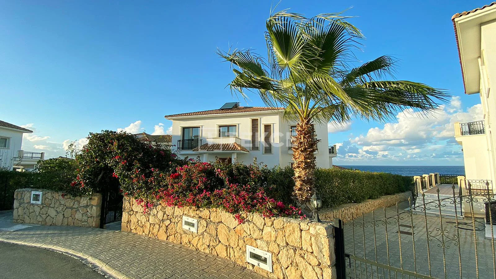 3-Bedroom Villa with Private Pool on the Beach in Kyrenia, photo 3