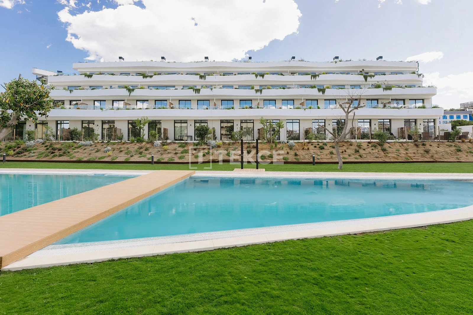 2-Bedroom Apartment with Sea View in Alicante, photo 2