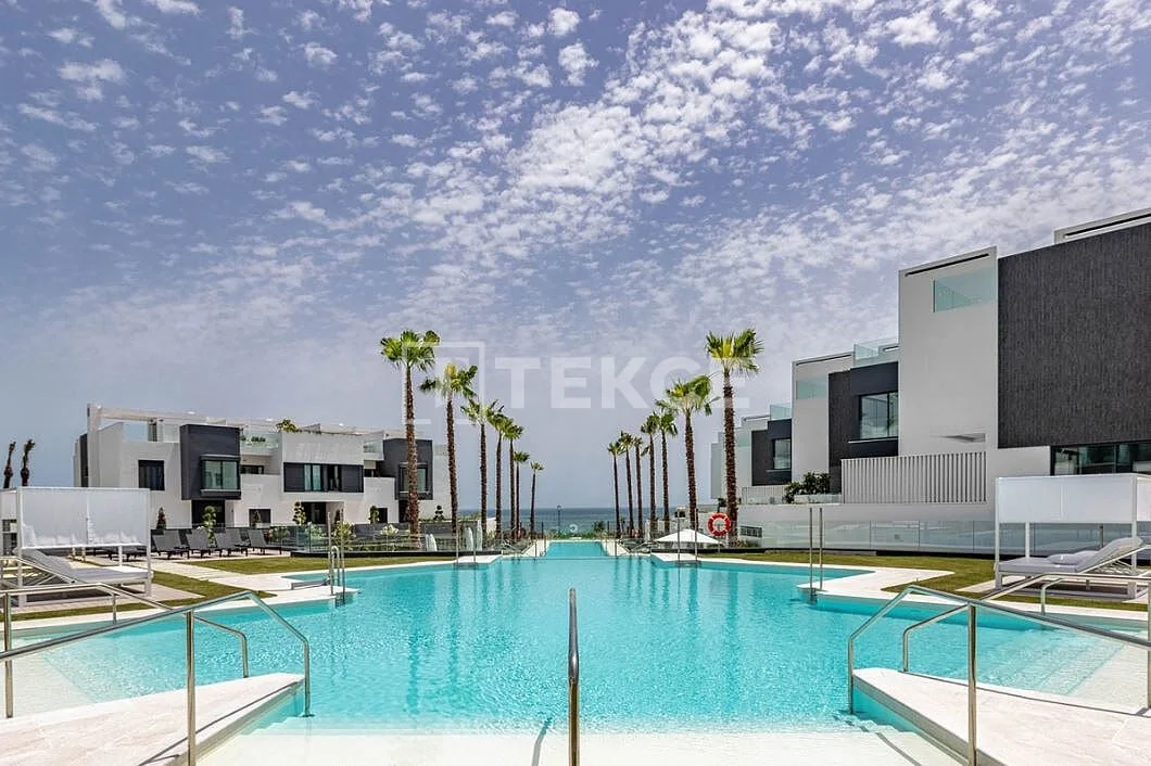 3-Bedroom Townhouse with Sea View in Estepona, photo 4