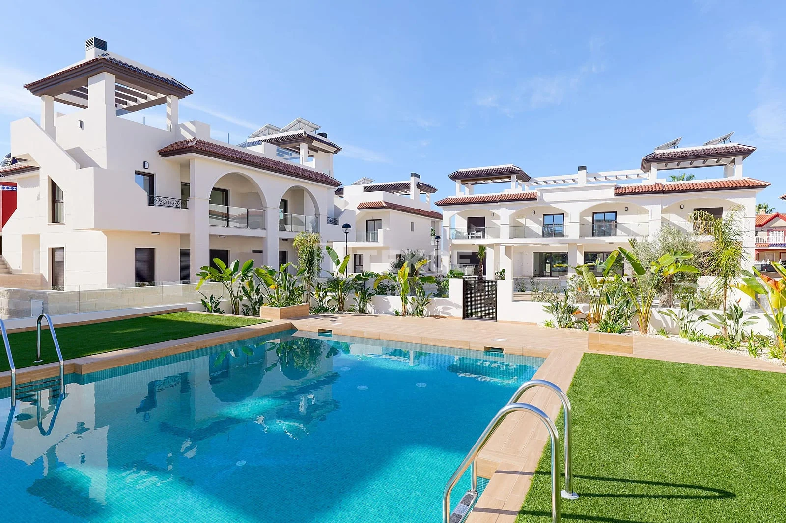 3-Bedroom Penthouse and Apartments with Private Garden in Rojales, photo 2