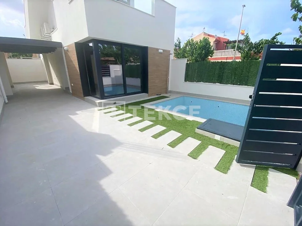 3-Bedroom Villa with Private Pool in Los Alcazares, photo 2