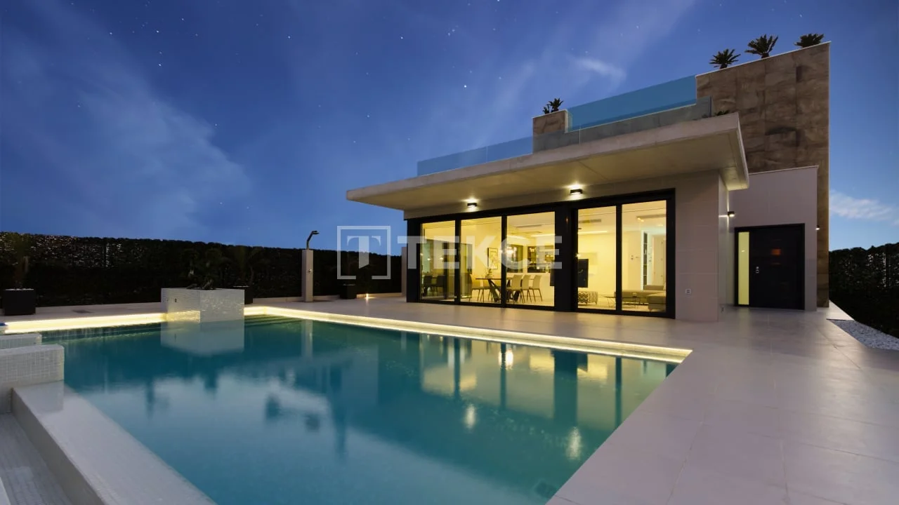 3-Bedroom Villa with Private Pool and Sea View in Orihuela, photo 2