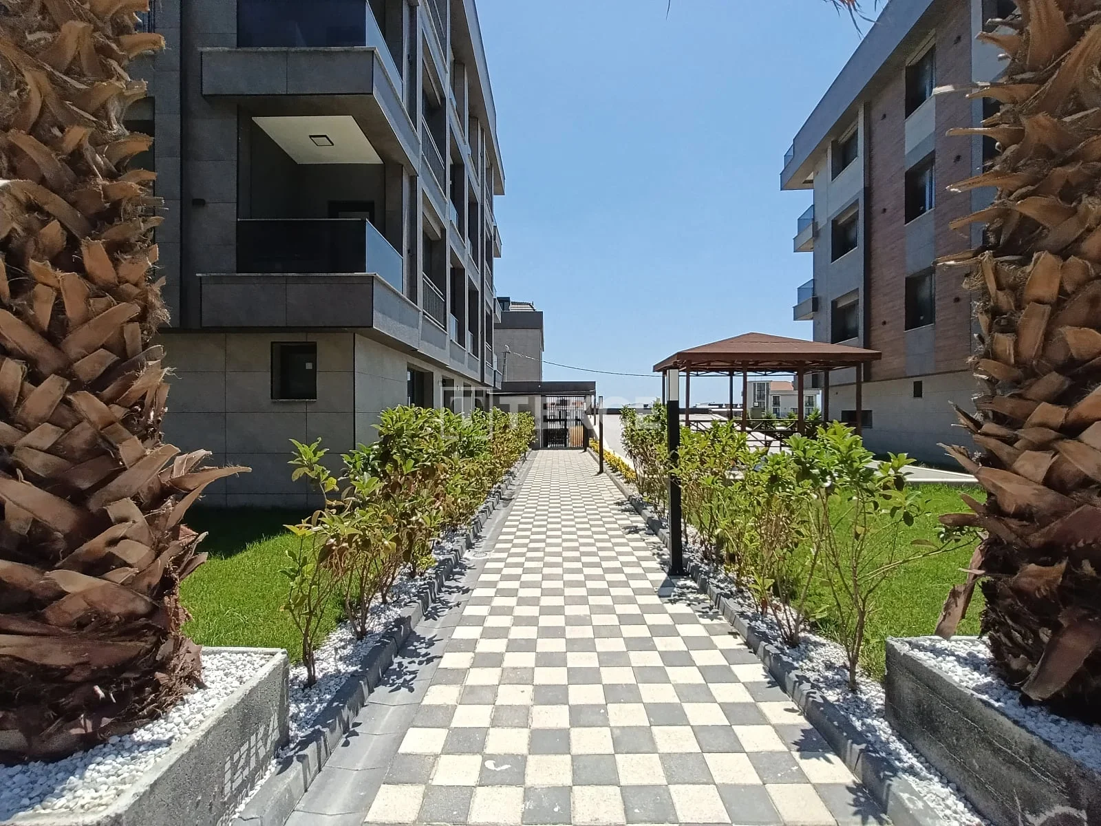 2-Bedroom Apartment with City View in Istanbul, photo 3