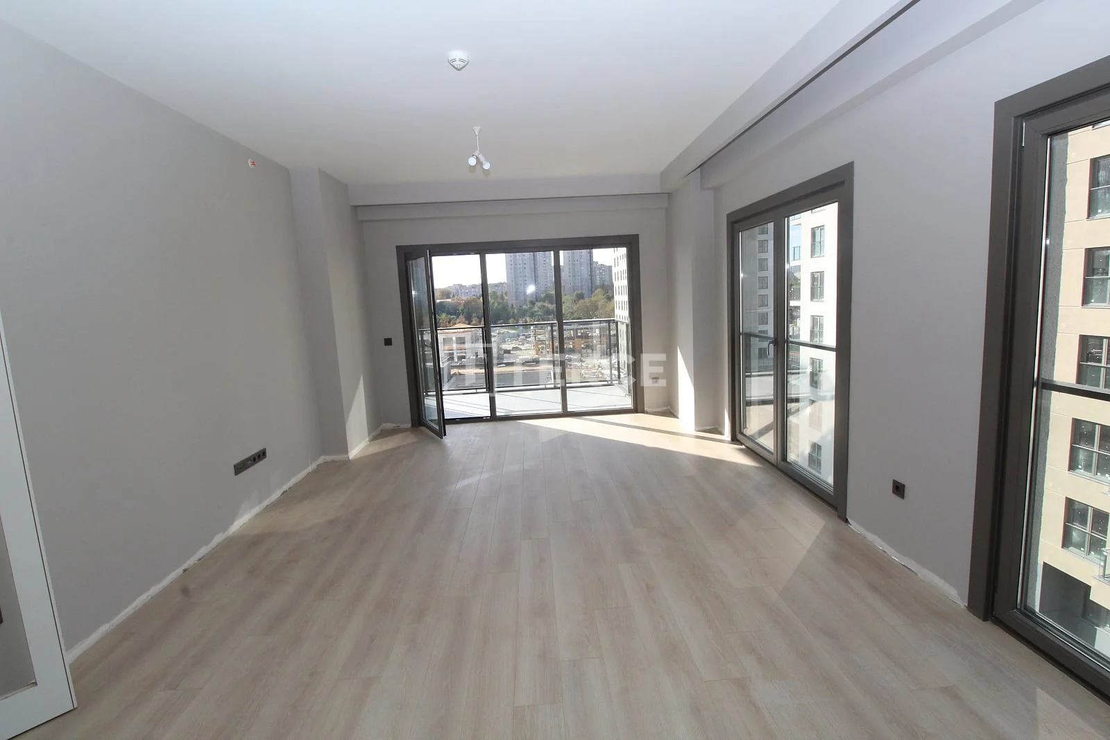 4-Bedroom Apartment with Balcony in Kucukcekmece, Istanbul, photo 5
