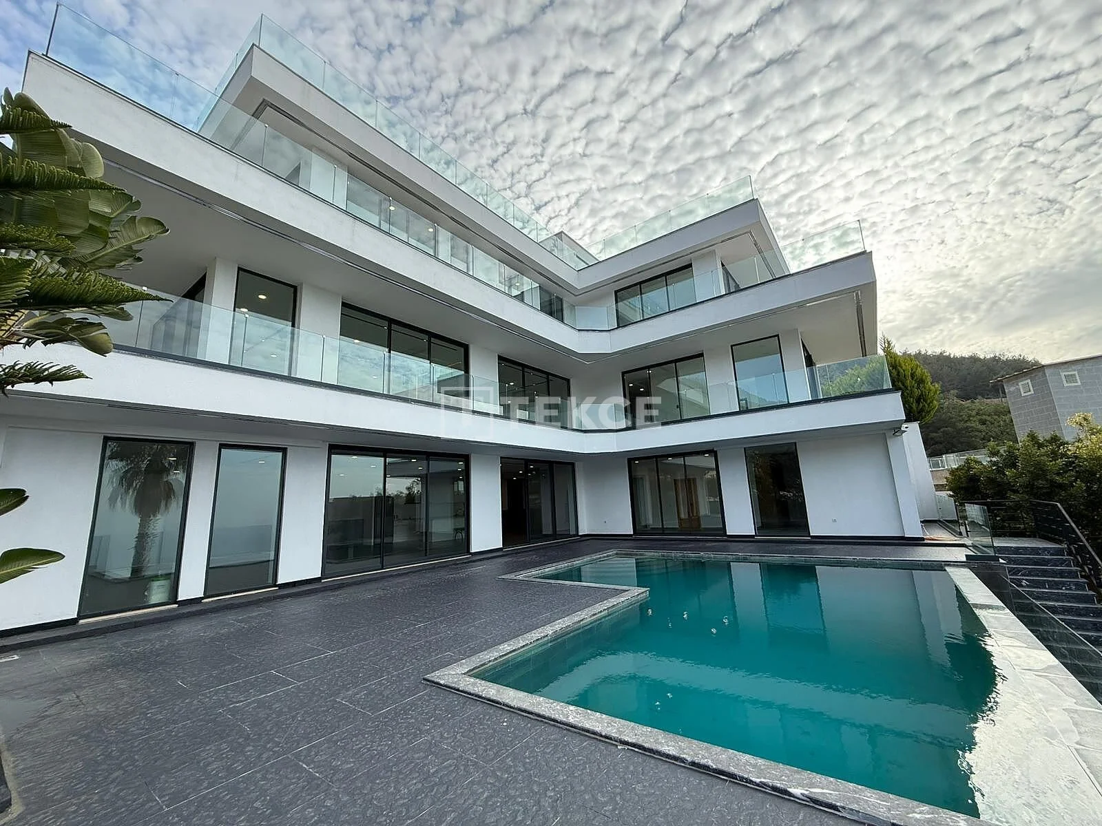 6-Bedroom Villa with Panoramic Sea Views in Alanya