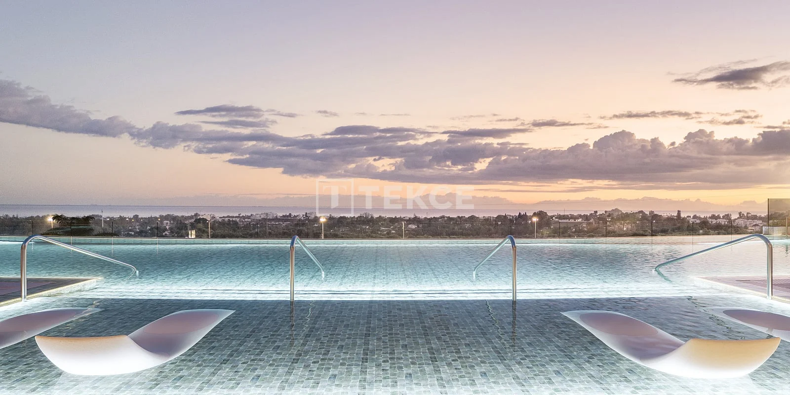 2-Bedroom Apartment with Sea View and Private Pool in Benalís, Málaga, photo 4