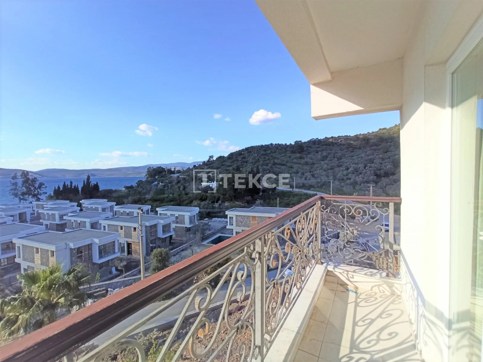 2-Bedroom Beachfront Apartment with Sea View in Milas, photo 2