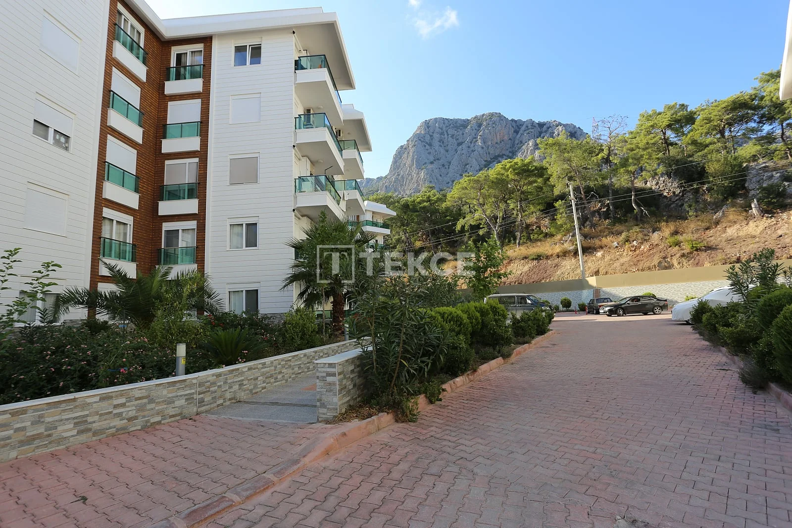 2-Bedroom Apartment with Mountain View in Konyaalti, Antalya, photo 3