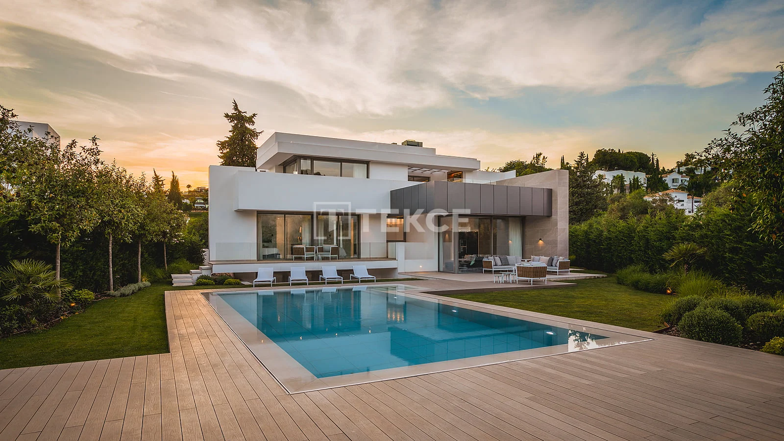 Modern 4-Bedroom Villa with Private Pool in Estepona, photo 2