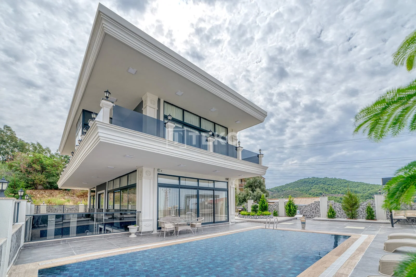 4-Bedroom (6-Room) Villa with Smart Home and Private Pool in Kargicak, Alanya
