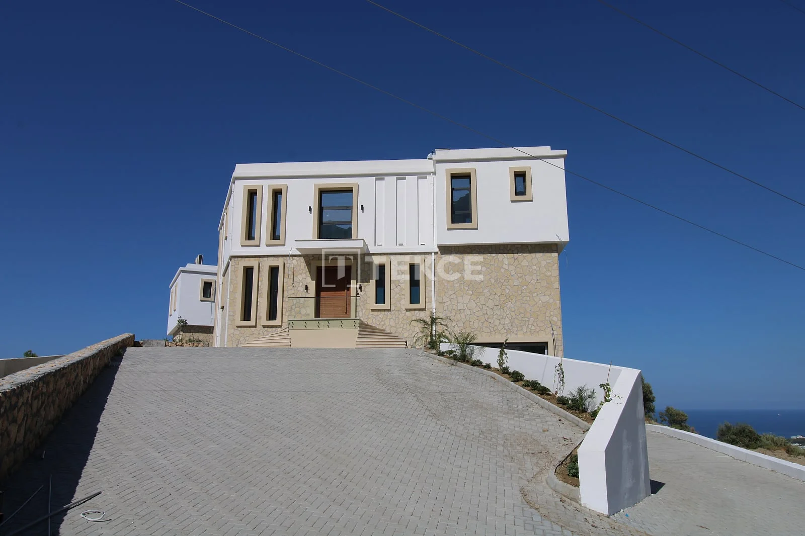 6-Bedroom Villa with Private Pool and Sea View in Kyrenia