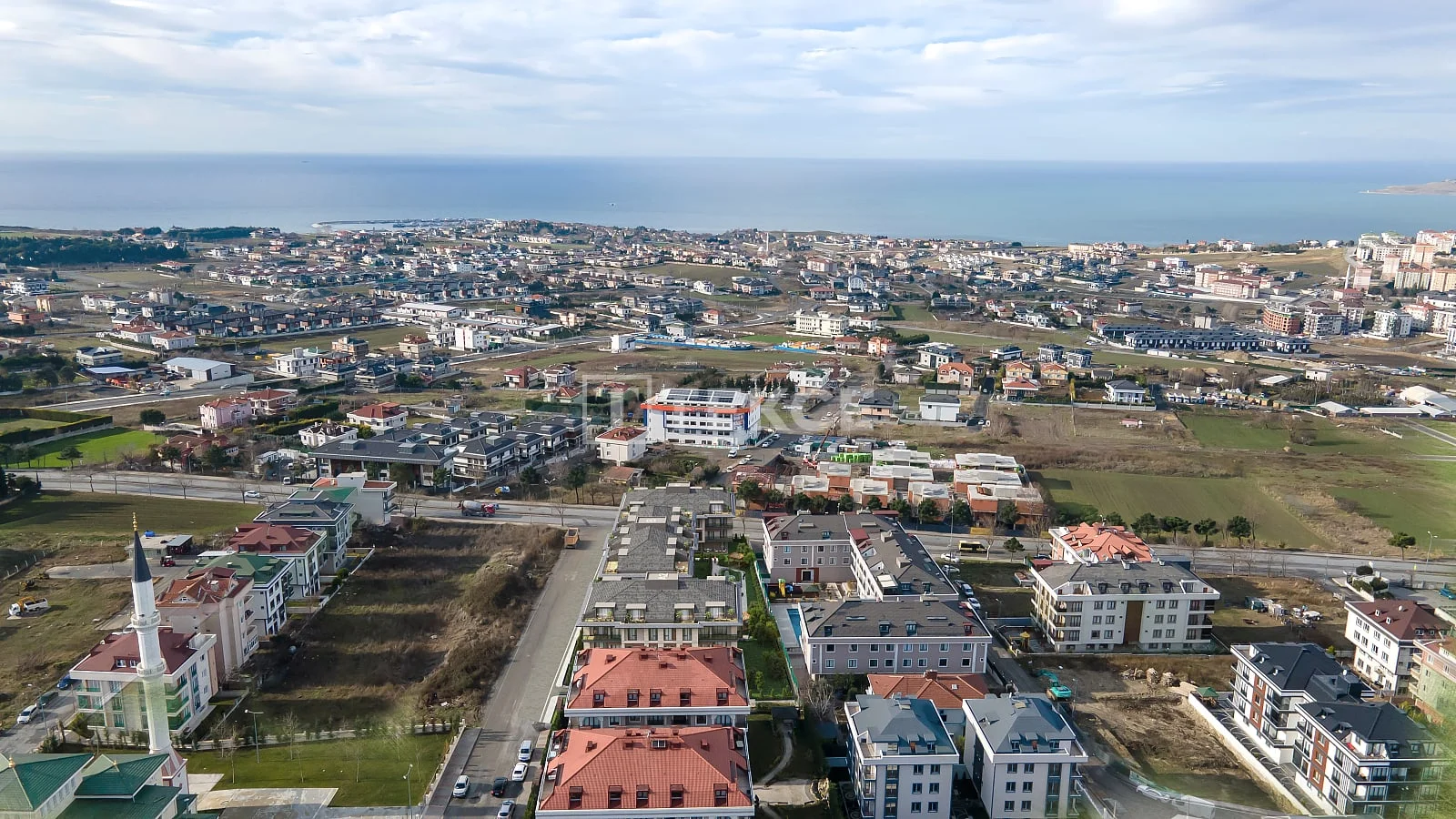 3-Bedroom Apartment with Shared Pool in Istanbul, photo 4