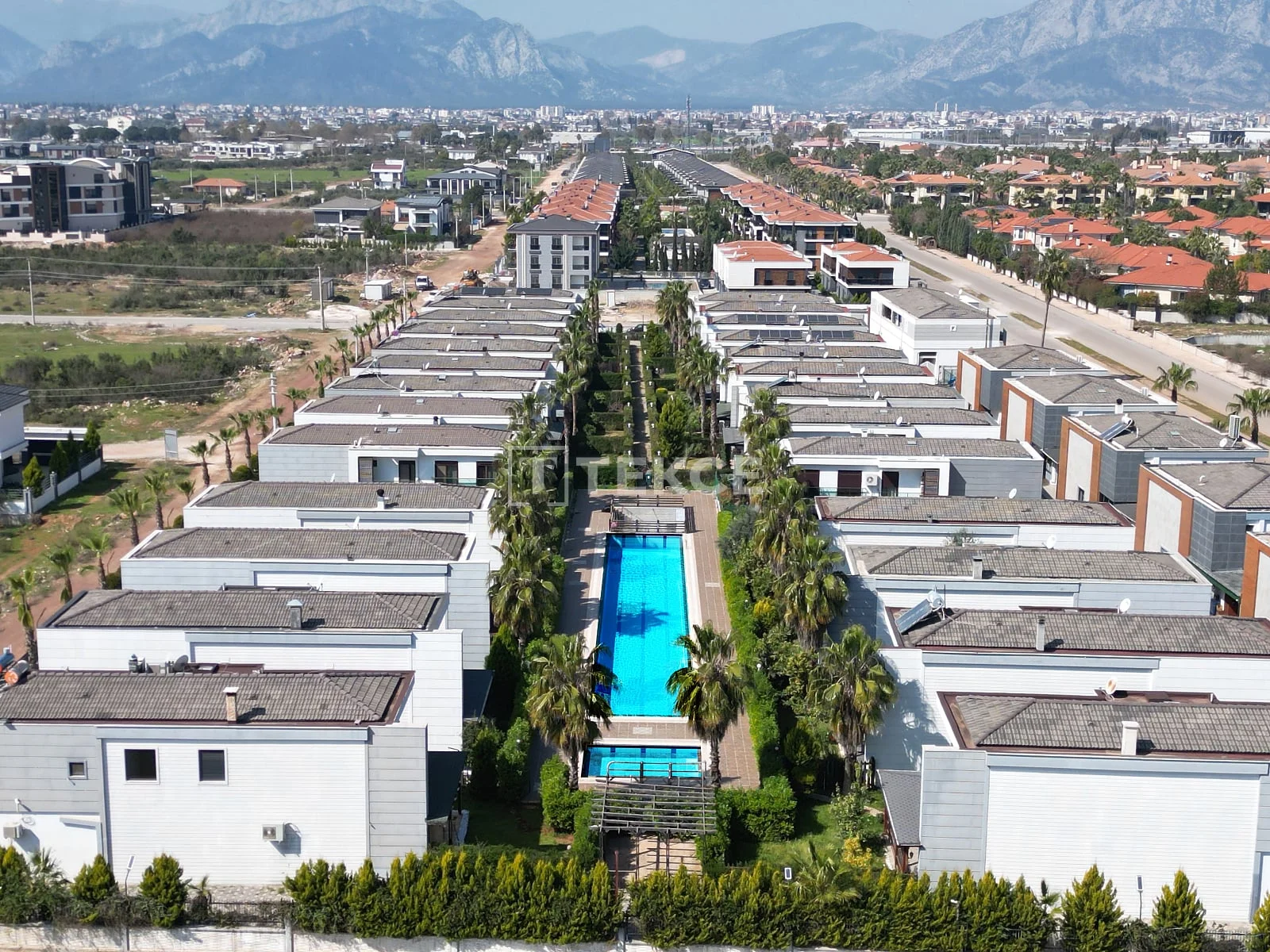 5-Bedroom Villa with Garden and Private Pool in Dosemealti, Antalya